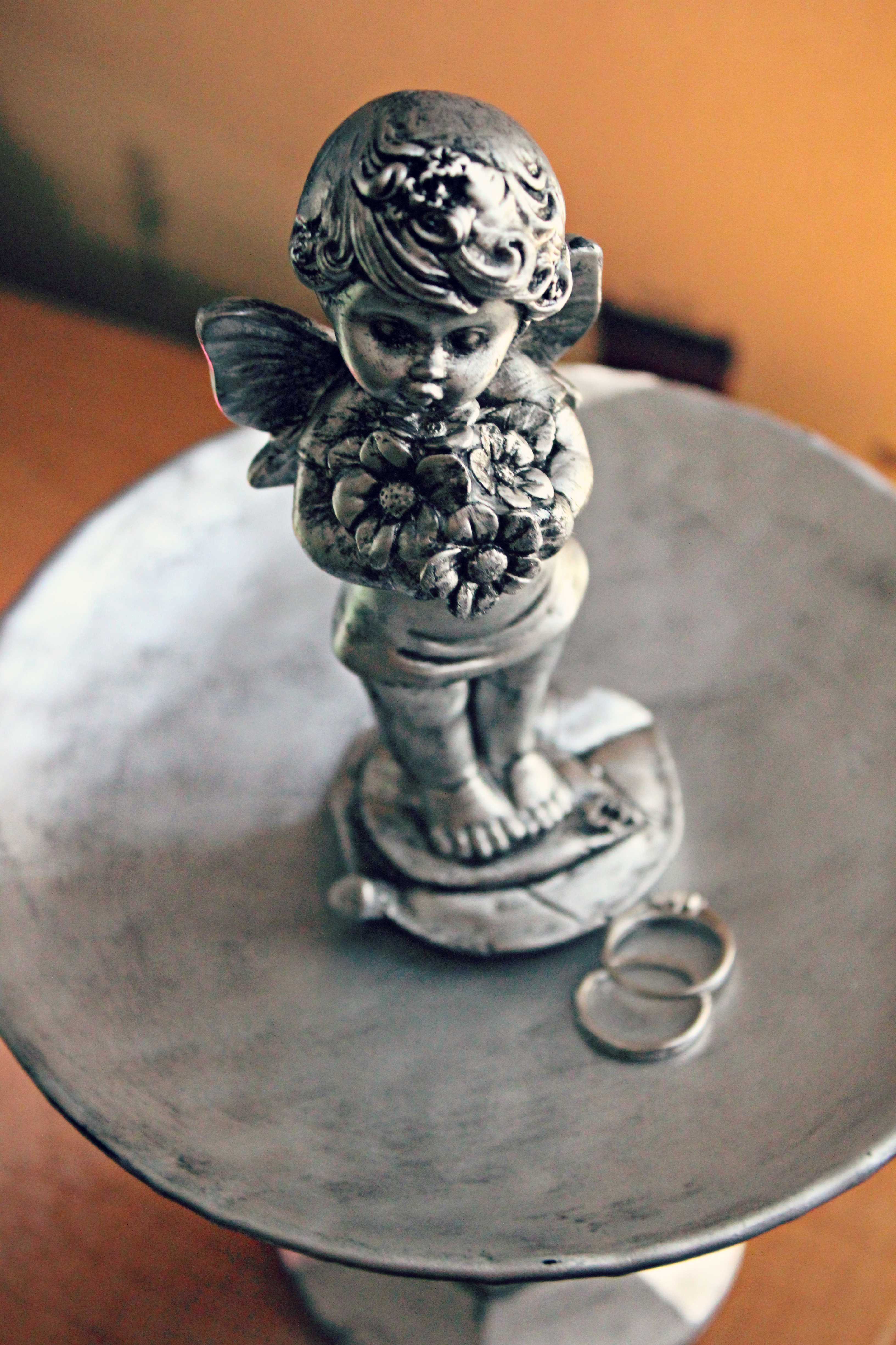 It makes a perfect jewelry holder! Homemade faux pewter pedestal dish ~ Ashley's Homemade Adventures